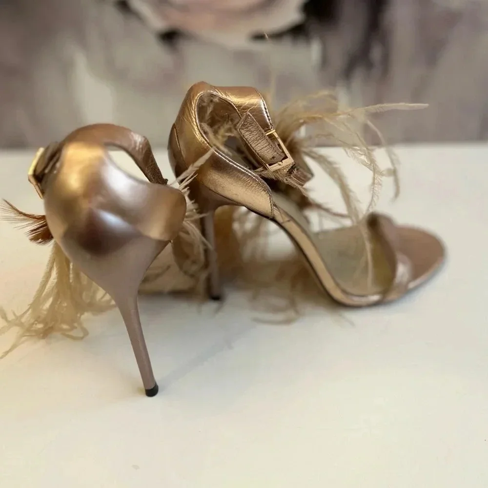 ! B Brian Atwood Laracca Feather Rose Gold Bronze Metallic Sandals 6! - Picture 9 of 9